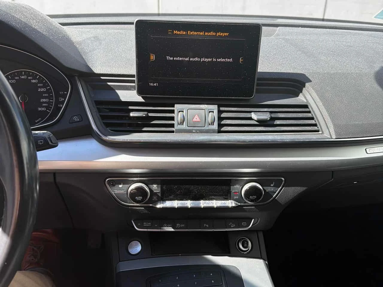 Audi Q5 * Komfort * CARPLAY* PANORAMA* , снимка 9 - Автомобили и джипове - 54914191