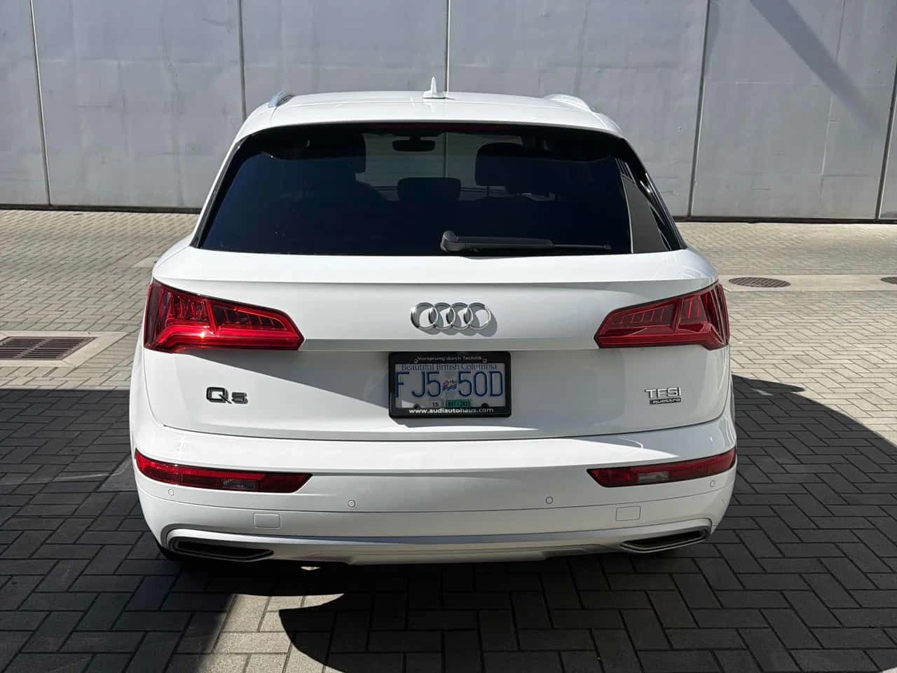 Audi Q5 * Komfort * CARPLAY* PANORAMA* , снимка 4 - Автомобили и джипове - 54914191