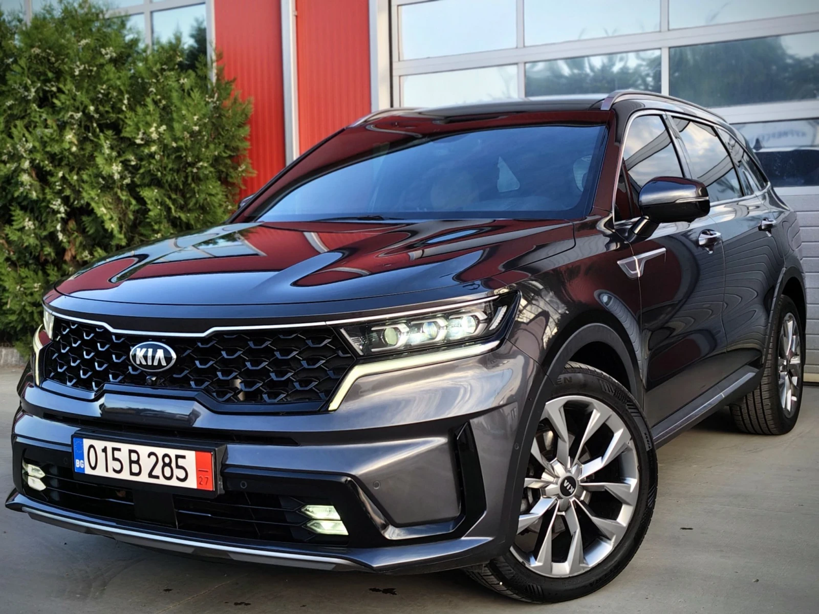 Kia Sorento 2.2d/PLATINUM/4x4/ПАНОРАМА/ДИСТРОНИК/8 СКОРОСТИ/F1, снимка 3 - Автомобили и джипове - 56270546