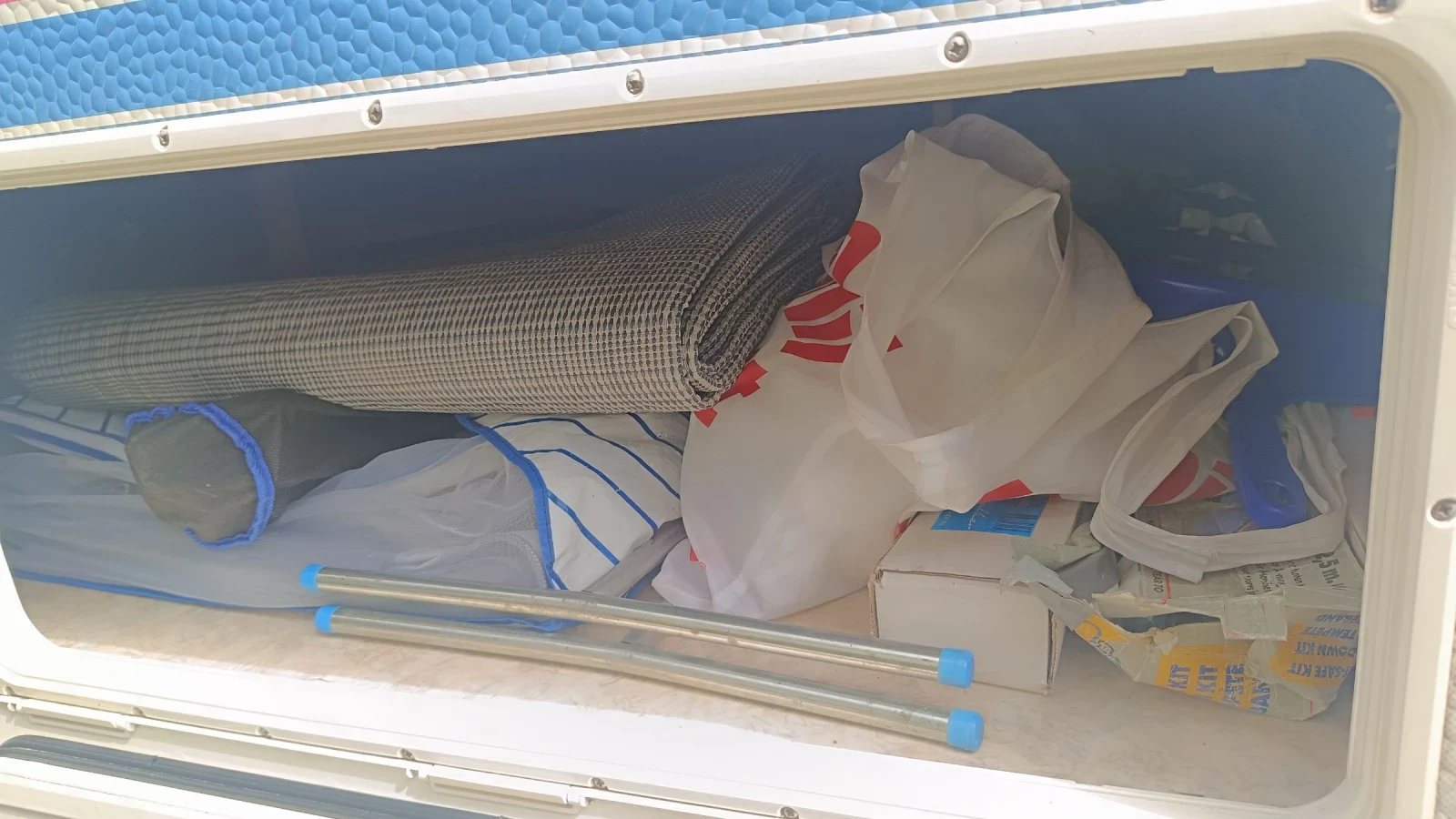 Каравана Adria Unica 462, снимка 12 - Каравани и кемпери - 54200395