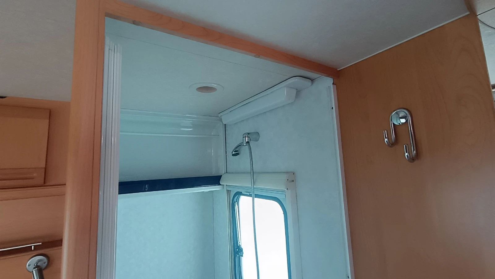 Каравана Adria Unica 462, снимка 10 - Каравани и кемпери - 54200395