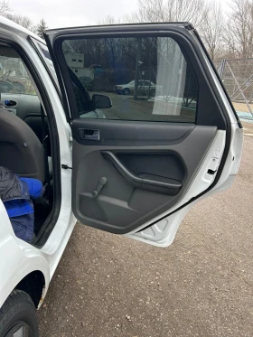 Ford Focus 1.8i, снимка 12