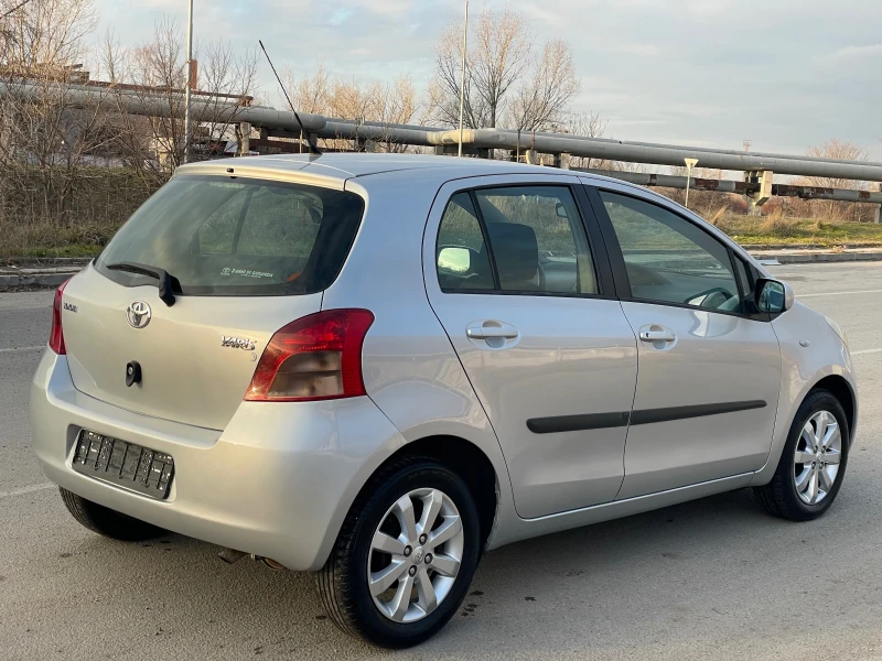 Toyota Yaris 1.3i НОВ ВНОС ИТАЛИЯ, снимка 4 - Автомобили и джипове - 45255790