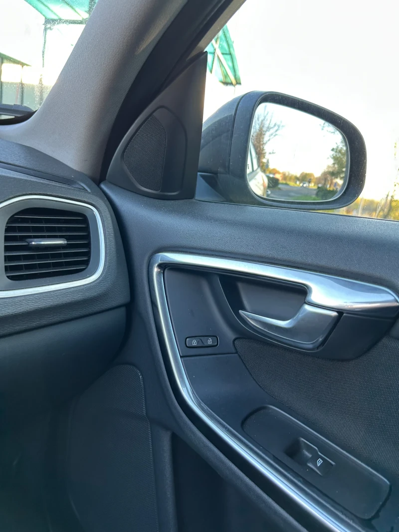Volvo V60 D2, снимка 10 - Автомобили и джипове - 52196080