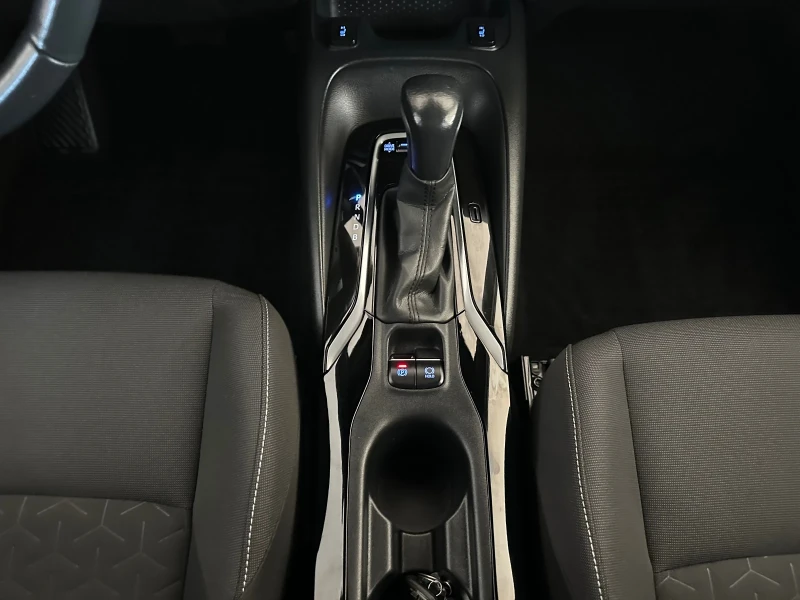 Toyota Corolla Active* 1.8 , снимка 14 - Автомобили и джипове - 52693124