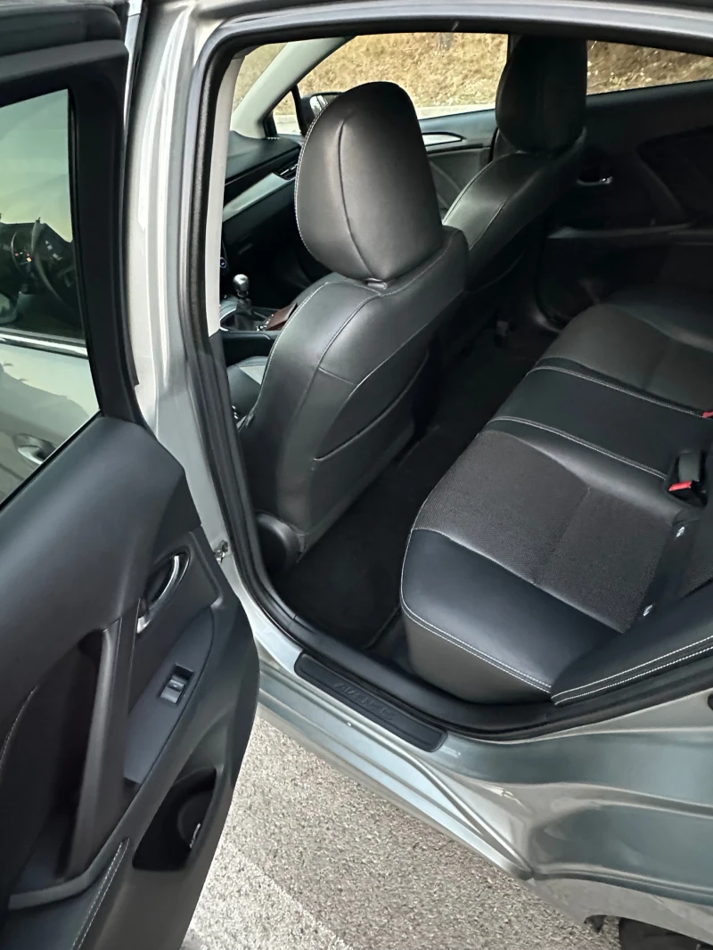Toyota Avensis, снимка 13 - Автомобили и джипове - 53269366