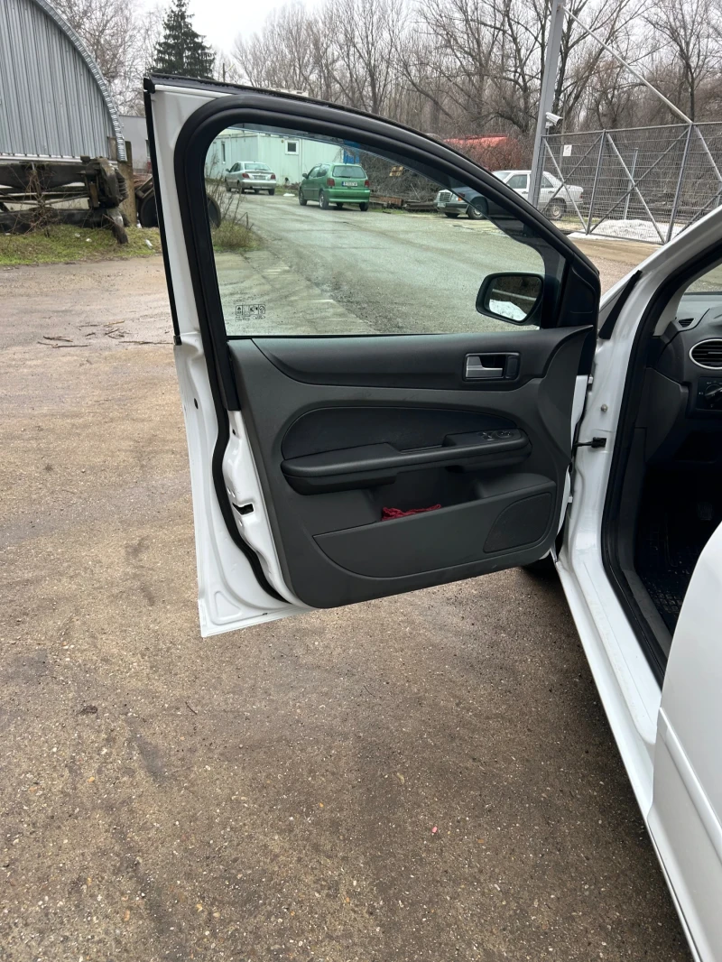 Ford Focus 1.8i, снимка 10 - Автомобили и джипове - 53401222