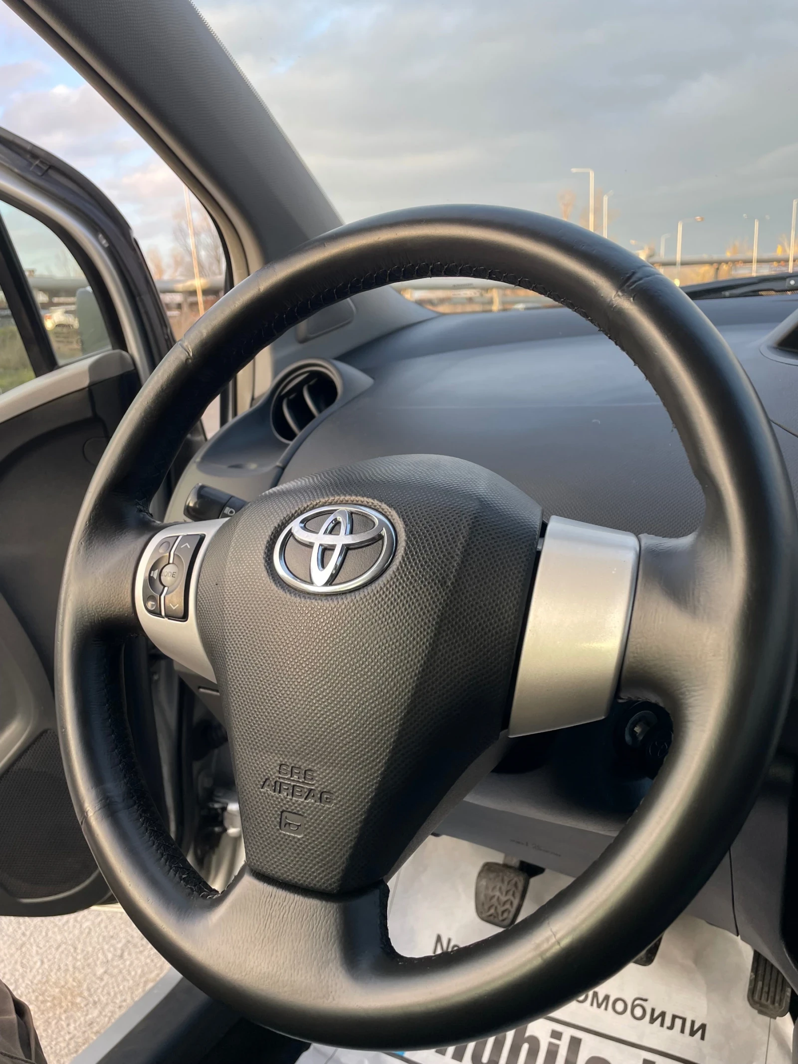 Toyota Yaris 1.3i НОВ ВНОС ИТАЛИЯ - изображение 8