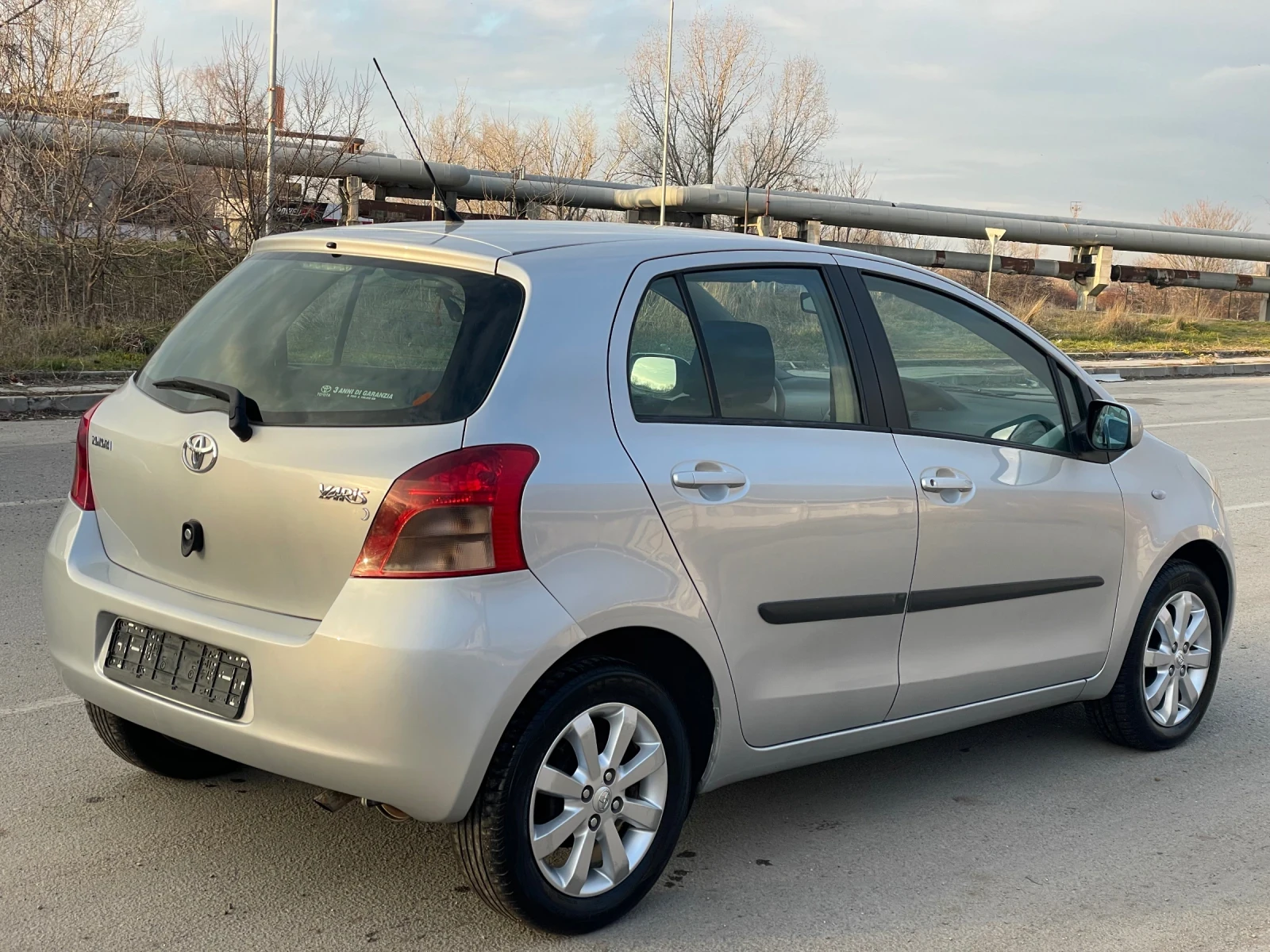 Toyota Yaris 1.3i НОВ ВНОС ИТАЛИЯ - изображение 4