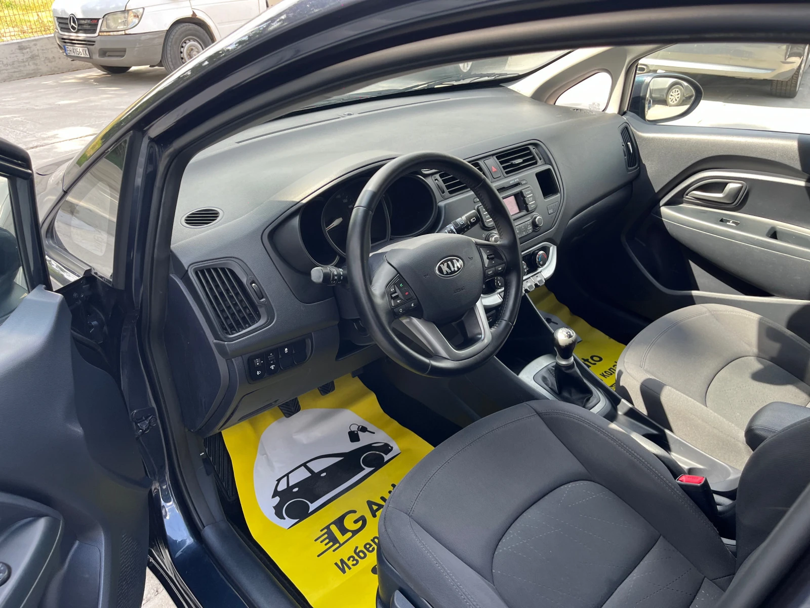 Kia Rio  | Mobile.bg   12