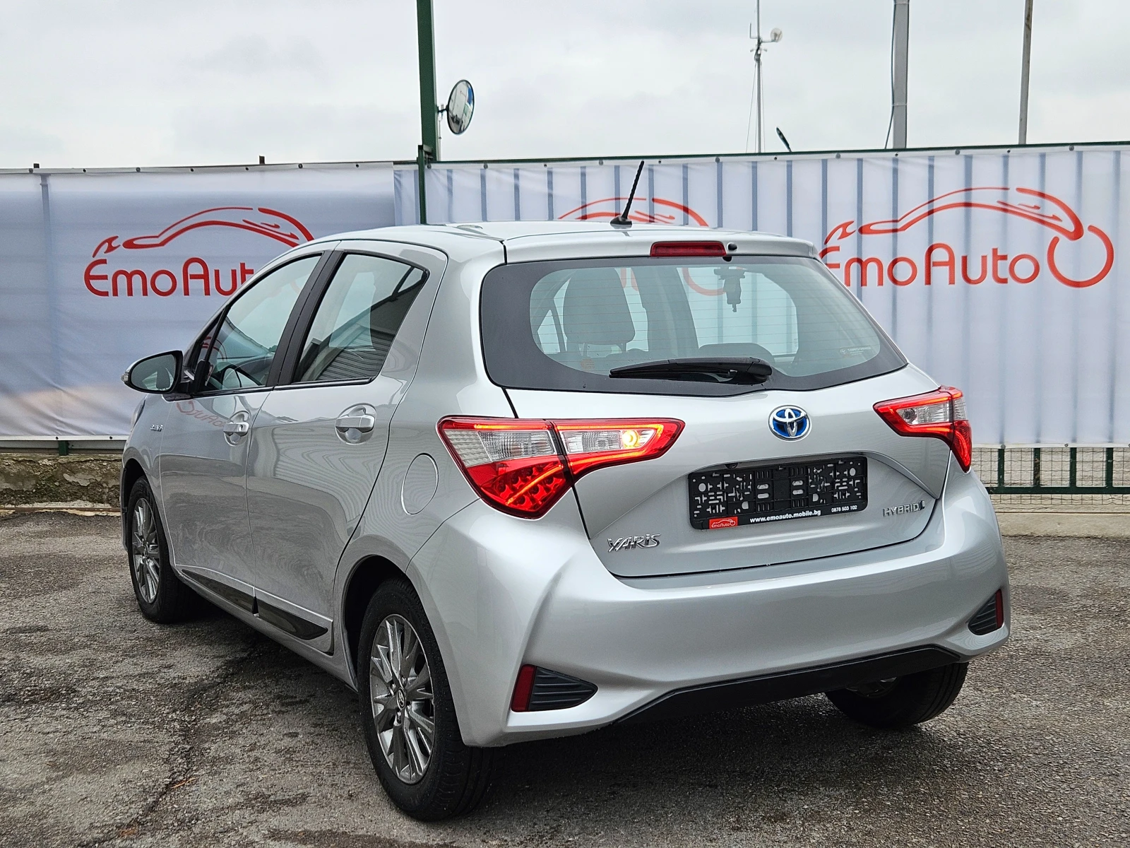 Toyota Yaris 1.5HYBRID/AVTOMAT/LED/NAVI/БЛУТУТ/EURO 6B/ТОП - изображение 5