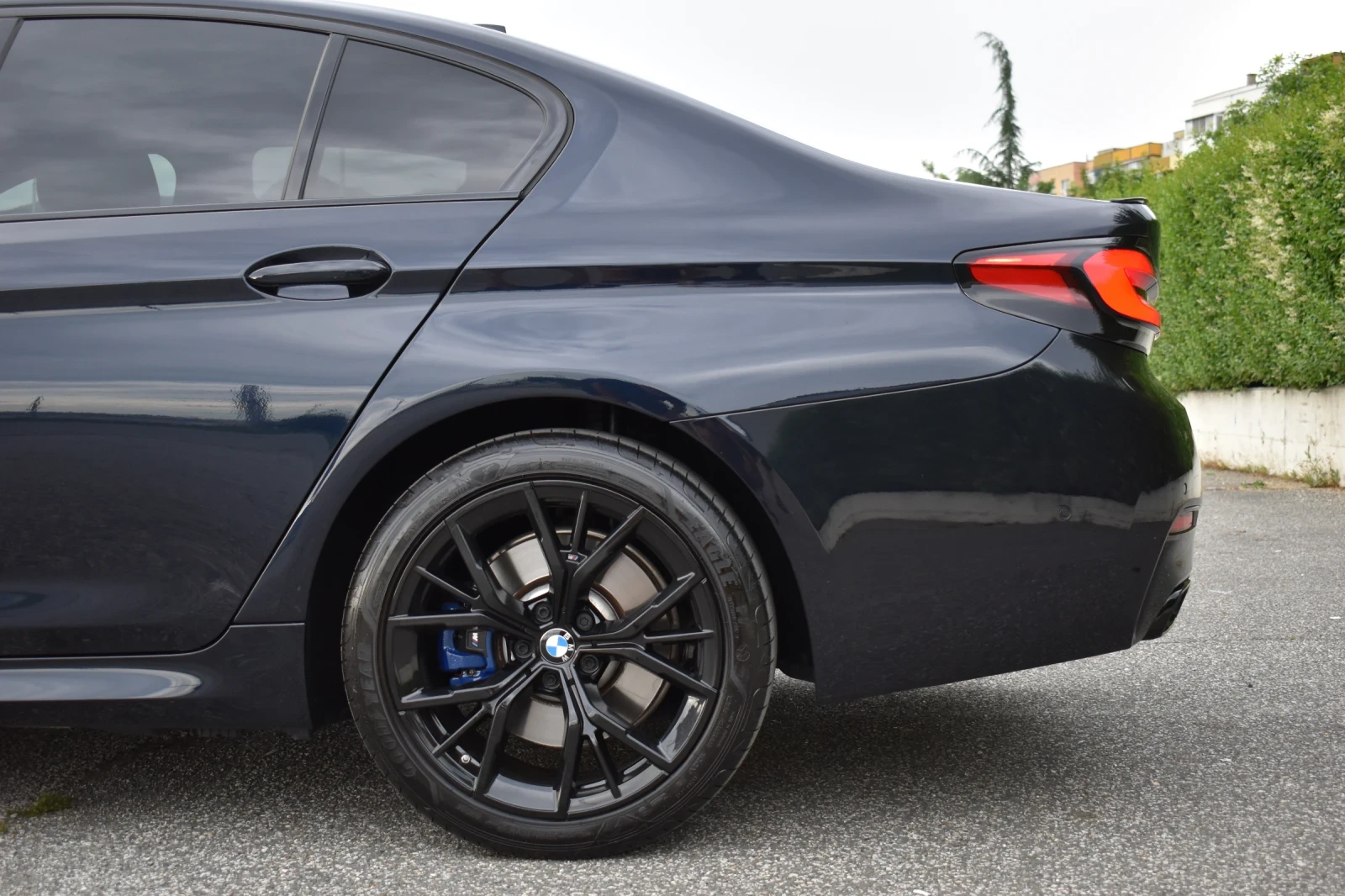 BMW 545 Xdrive M-Sport shadow line  - изображение 7