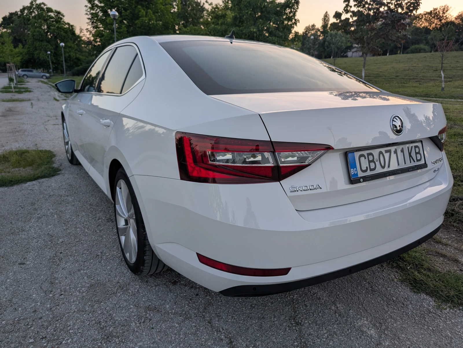 Skoda Superb L&K 2.0TDI 4x4, Печка, Панорама - изображение 4