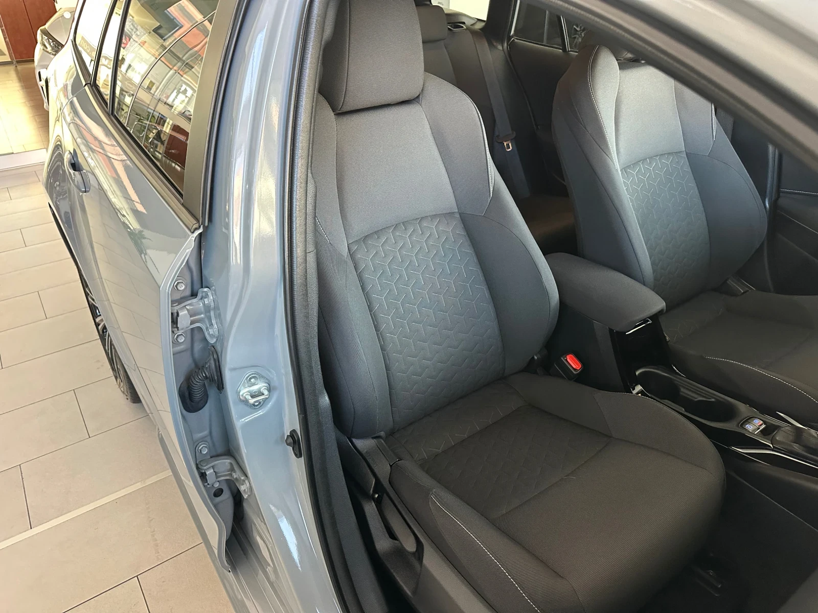 Toyota Corolla Active* 1.8  - изображение 8