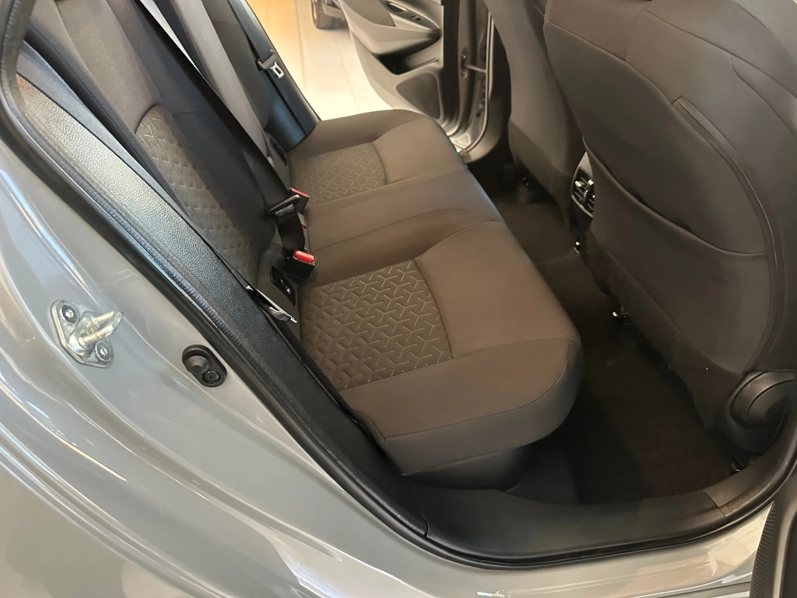 Toyota Corolla Active* 1.8  - изображение 10