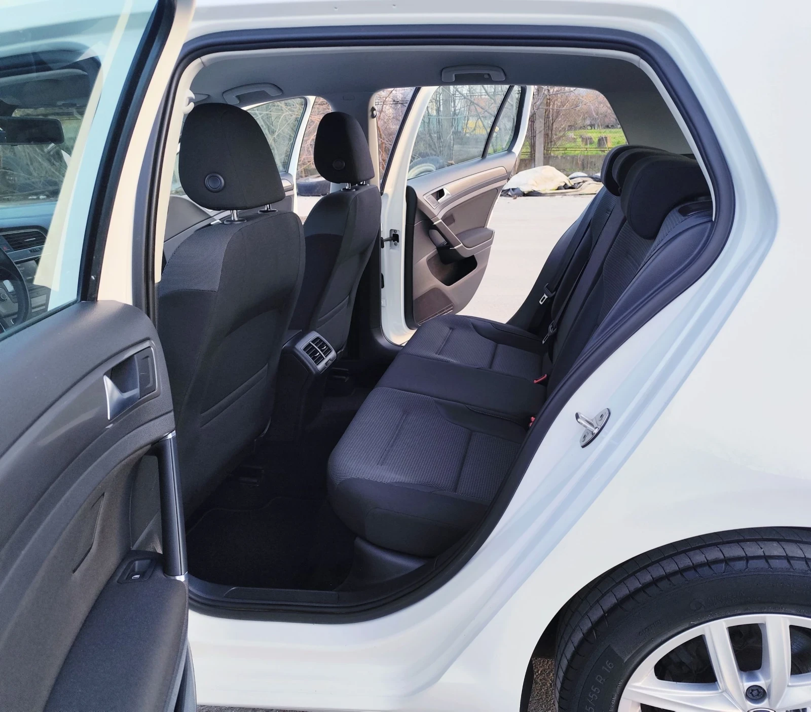 VW Golf 1.6TDI-EURO5B-ПОДГРЯВАНЕ-СЕРВИЗНА КНИЖКА , снимка 11 - Автомобили и джипове - 53908239