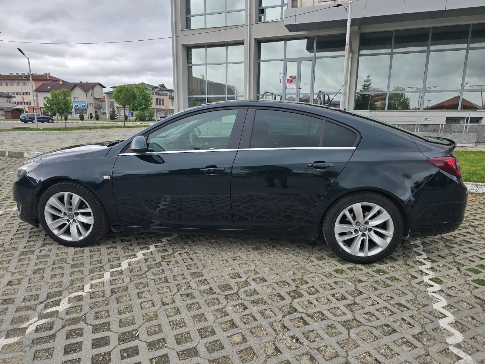 Opel Insignia 1.8 sri, снимка 8 - Автомобили и джипове - 54589020