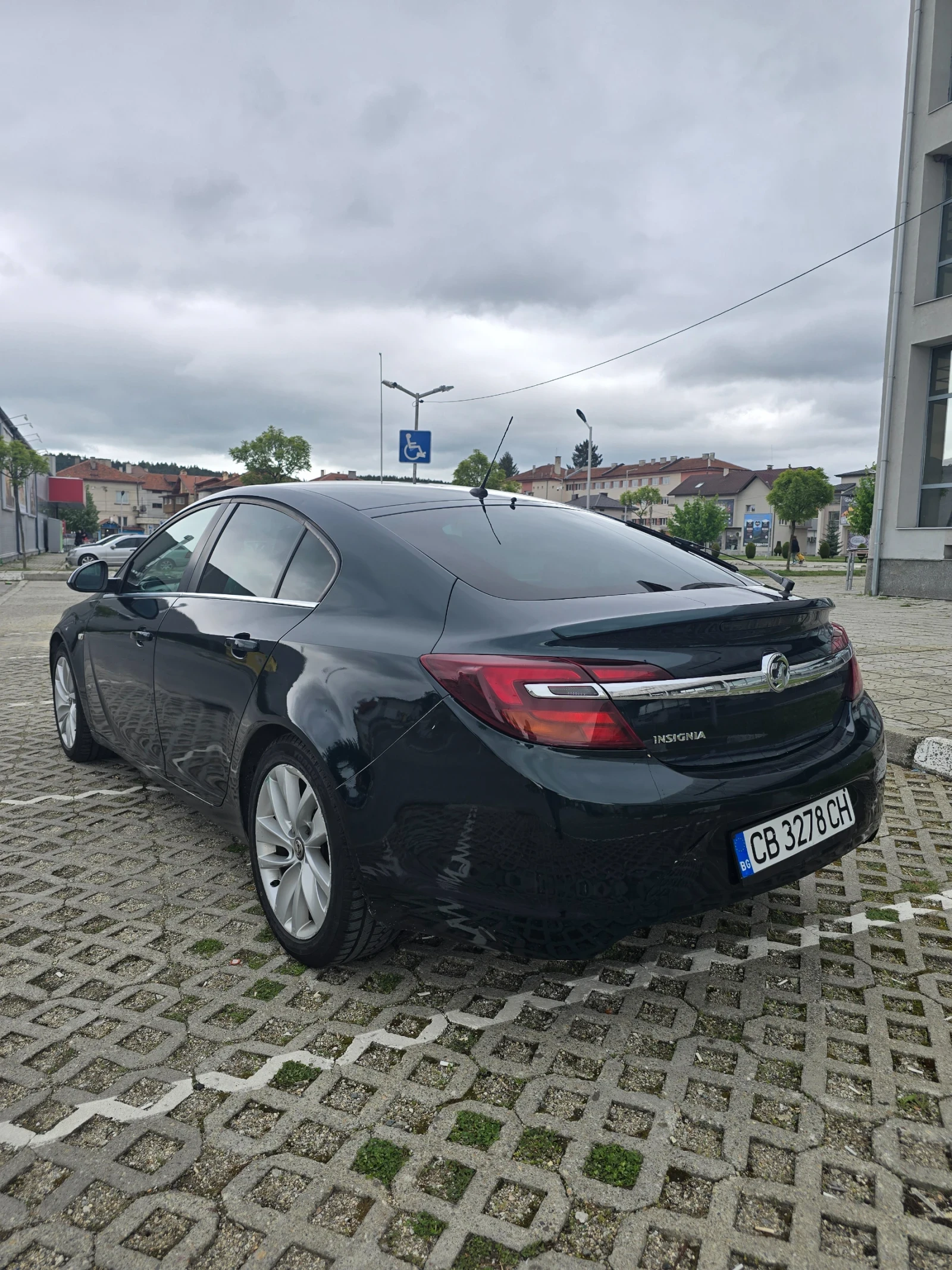 Opel Insignia 1.8 sri, снимка 3 - Автомобили и джипове - 54589020