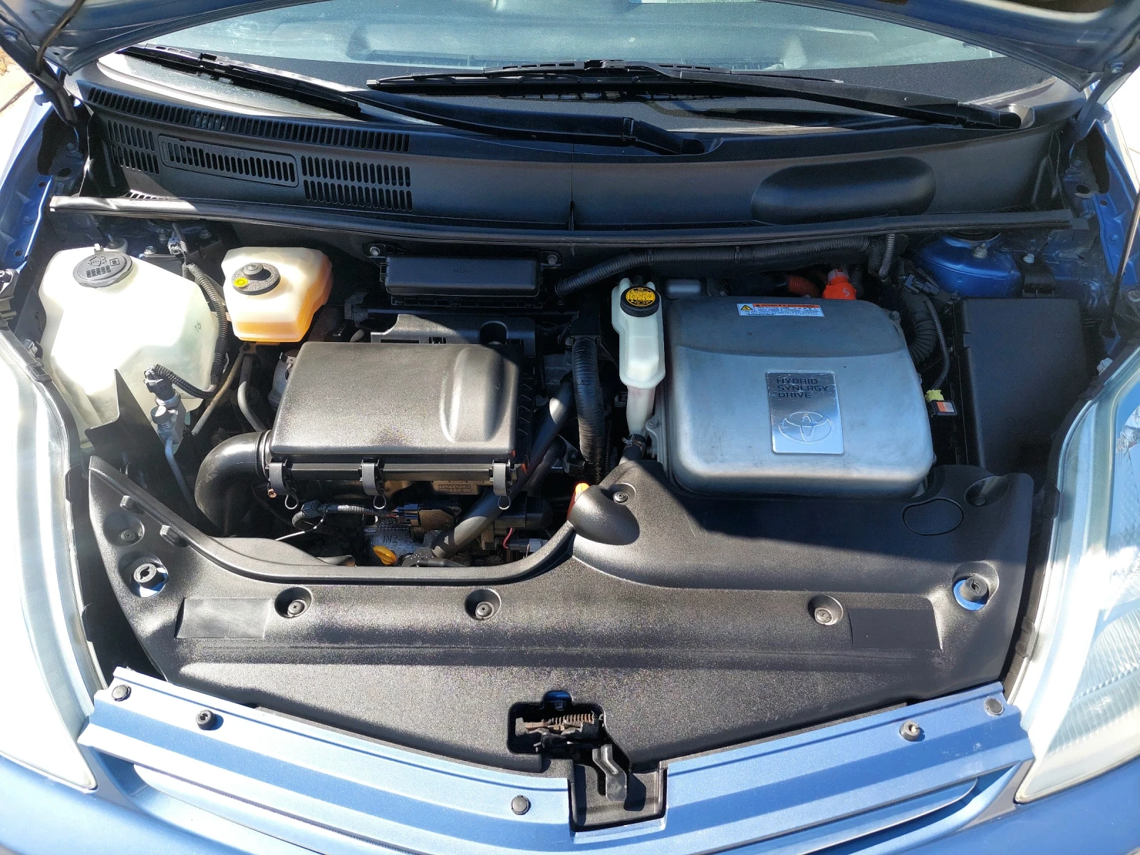 Toyota Prius 1.5i -HYBRID, снимка 15 - Автомобили и джипове - 54681574