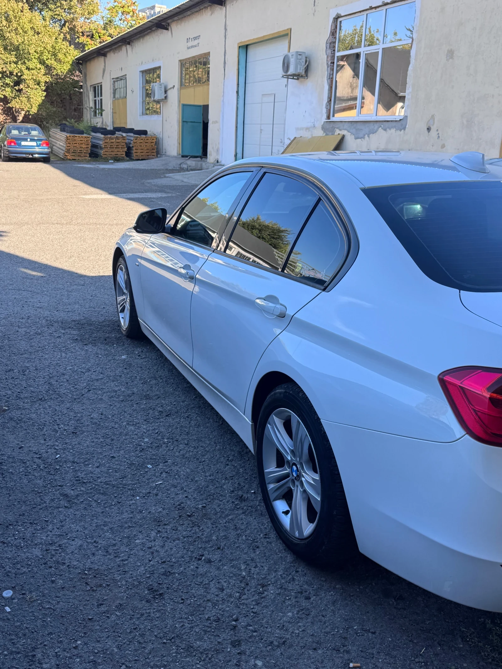 BMW 318 F30, снимка 7 - Автомобили и джипове - 56124540