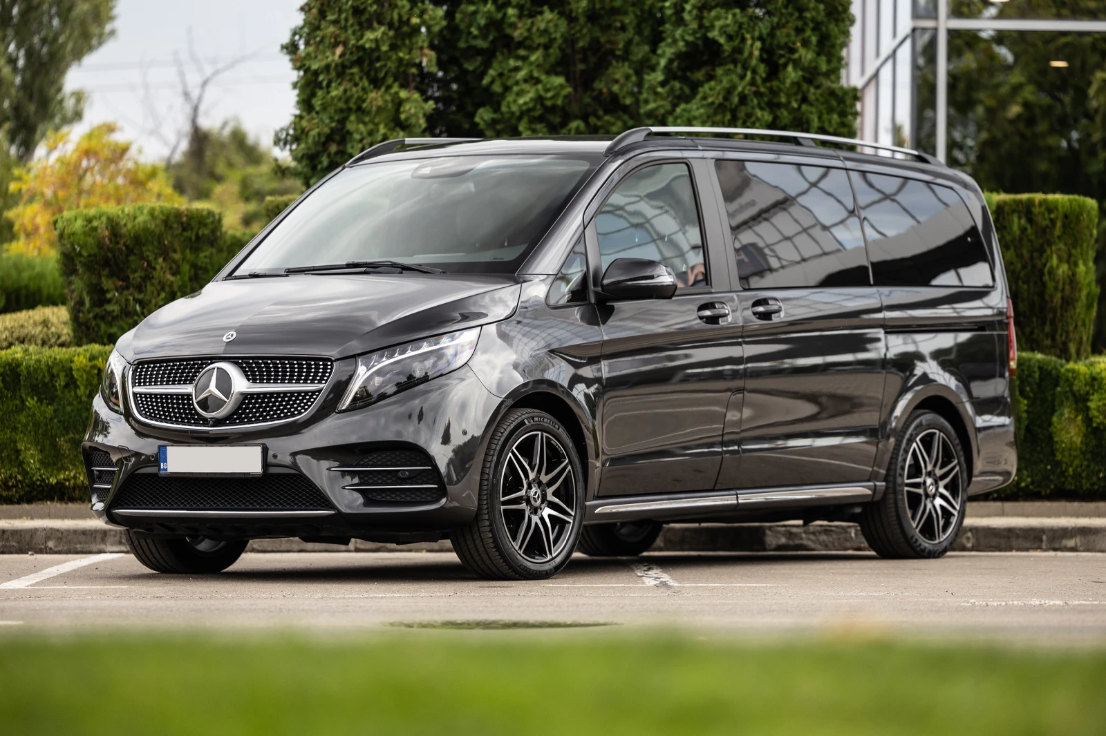 Mercedes-Benz V 300 AMG/4 MATIC / BURMESTER\9G TRONIC, снимка 2 - Автомобили и джипове - 56185620