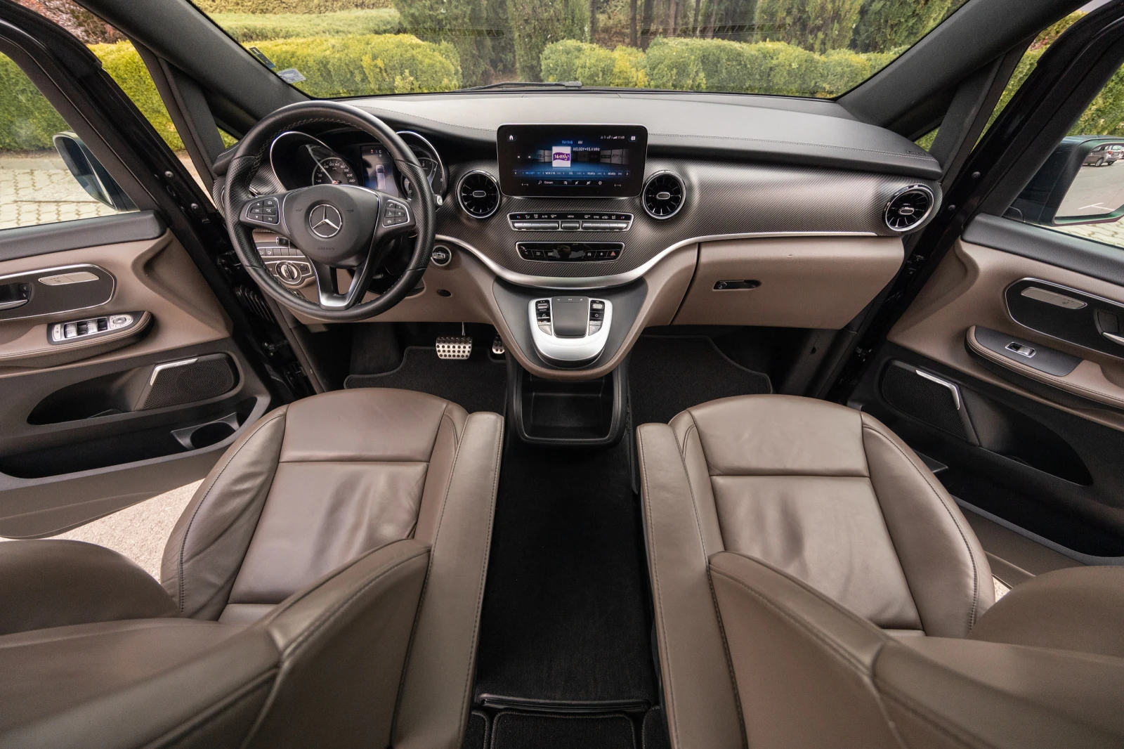 Mercedes-Benz V 300 AMG/4 MATIC / BURMESTER\9G TRONIC, снимка 10 - Автомобили и джипове - 56185620