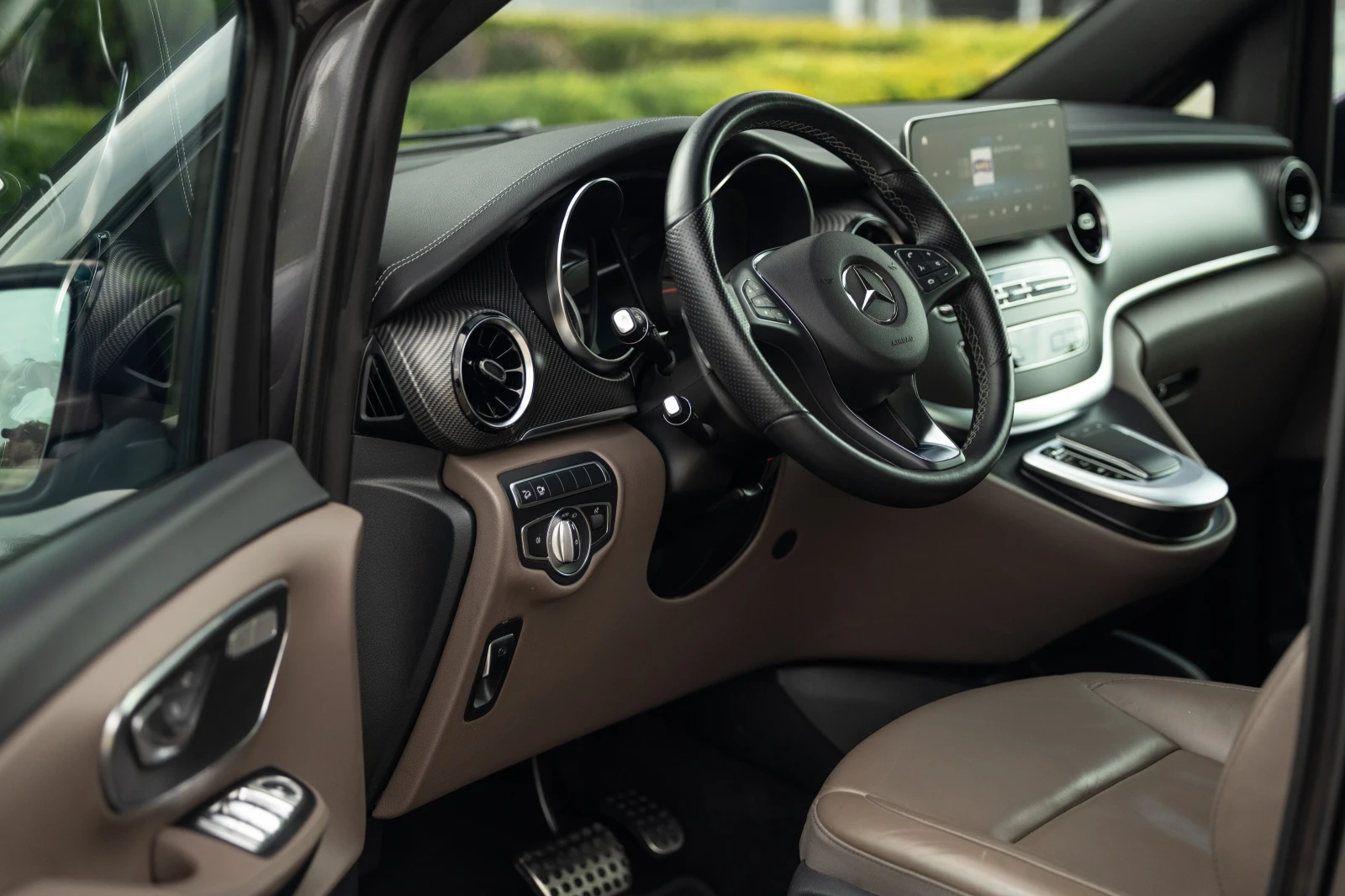 Mercedes-Benz V 300 AMG/4 MATIC / BURMESTER\9G TRONIC, снимка 9 - Автомобили и джипове - 56185620