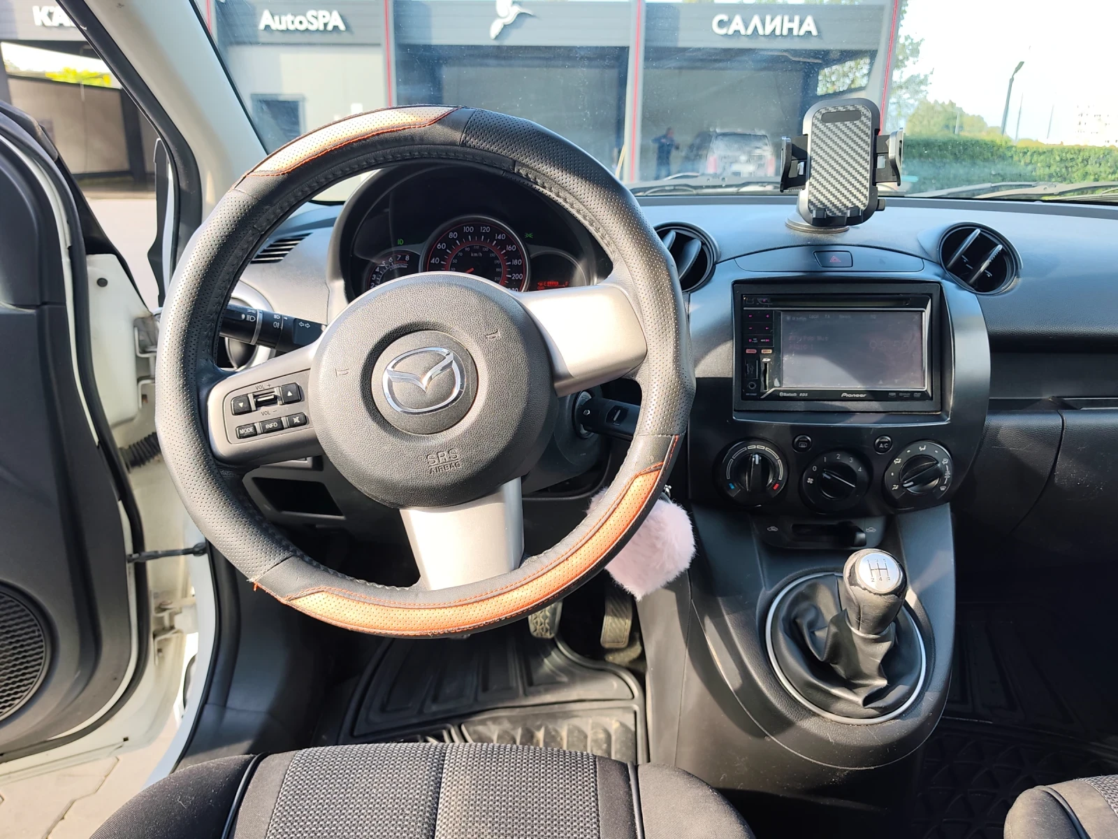 Mazda 2, снимка 13 - Автомобили и джипове - 56306345