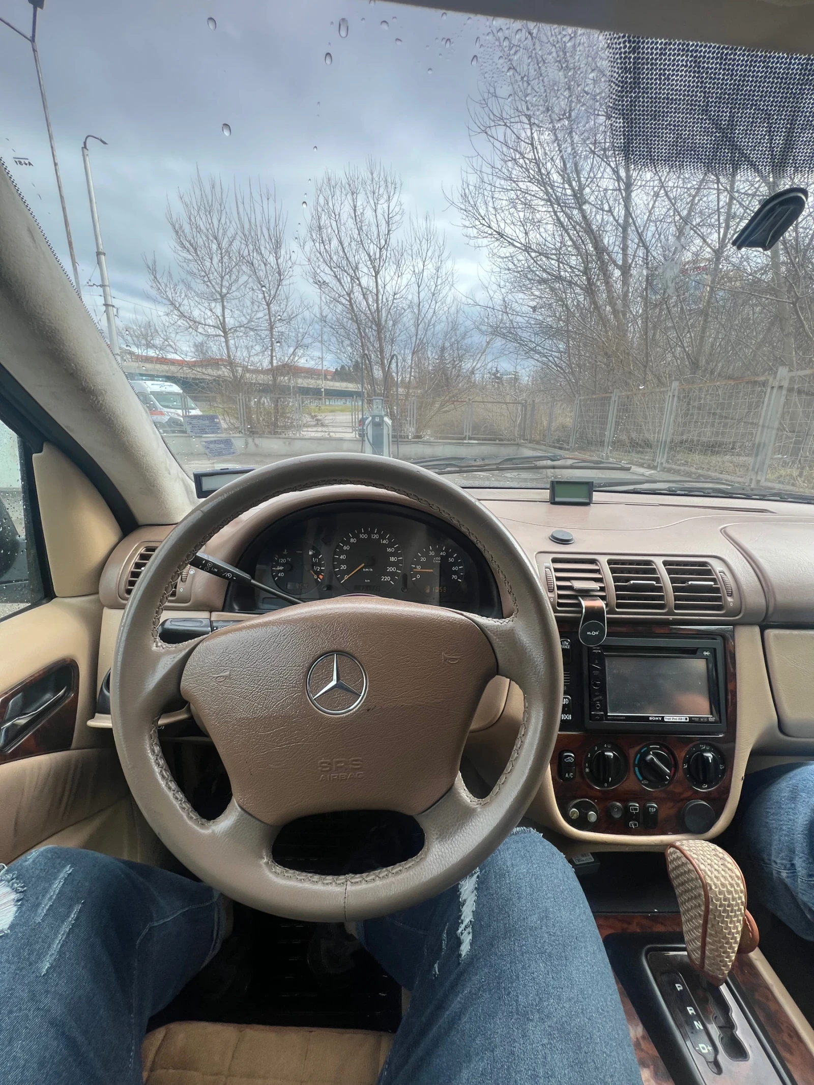 Mercedes-Benz ML 320 Газов инжекцион, снимка 6 - Автомобили и джипове - 53727274