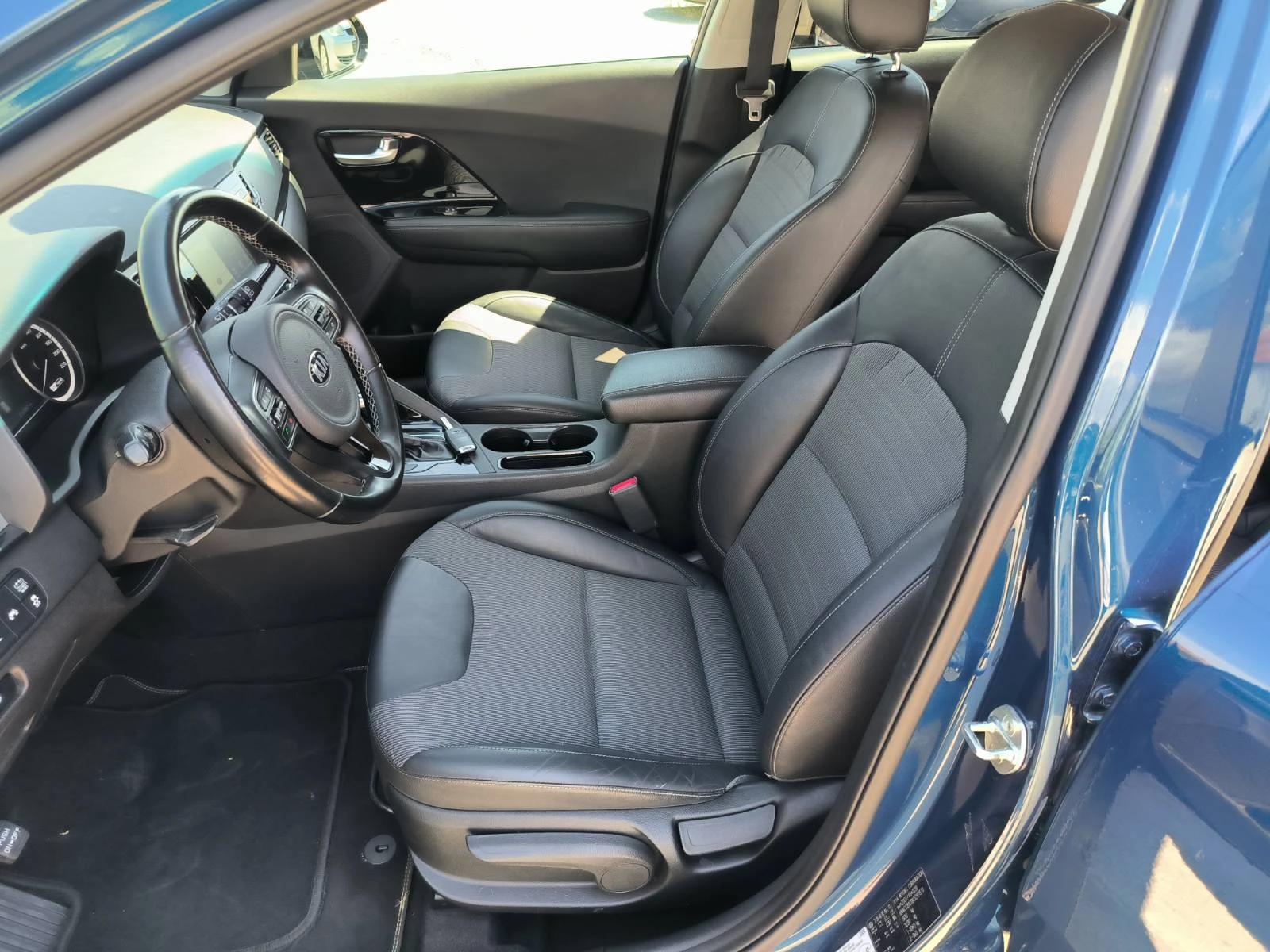 Kia Niro 1.6i-Navi-Euro-6D-Kamera, снимка 15 - Автомобили и джипове - 54564314