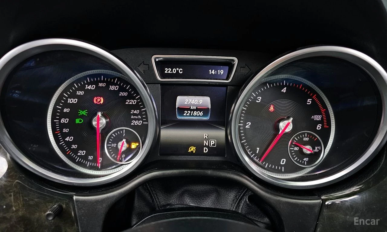 Mercedes-Benz GLE 250 4MATIC* PREMIUM* LANE ASS* ПАНО* НАВИ* ПОДГРЕВ, снимка 7 - Автомобили и джипове - 54755659