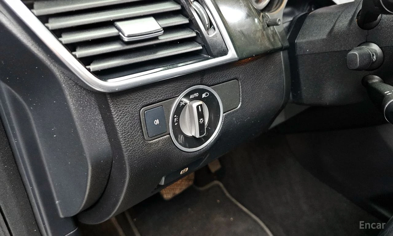Mercedes-Benz GLE 250 4MATIC* PREMIUM* LANE ASS* ПАНО* НАВИ* ПОДГРЕВ, снимка 14 - Автомобили и джипове - 54755659