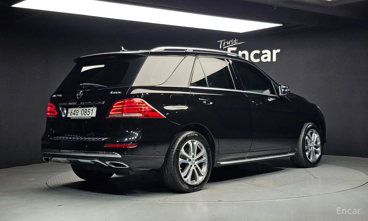 Mercedes-Benz GLE 250 4MATIC* PREMIUM* LANE ASS* ПАНО* НАВИ* ПОДГРЕВ, снимка 2 - Автомобили и джипове - 54755659