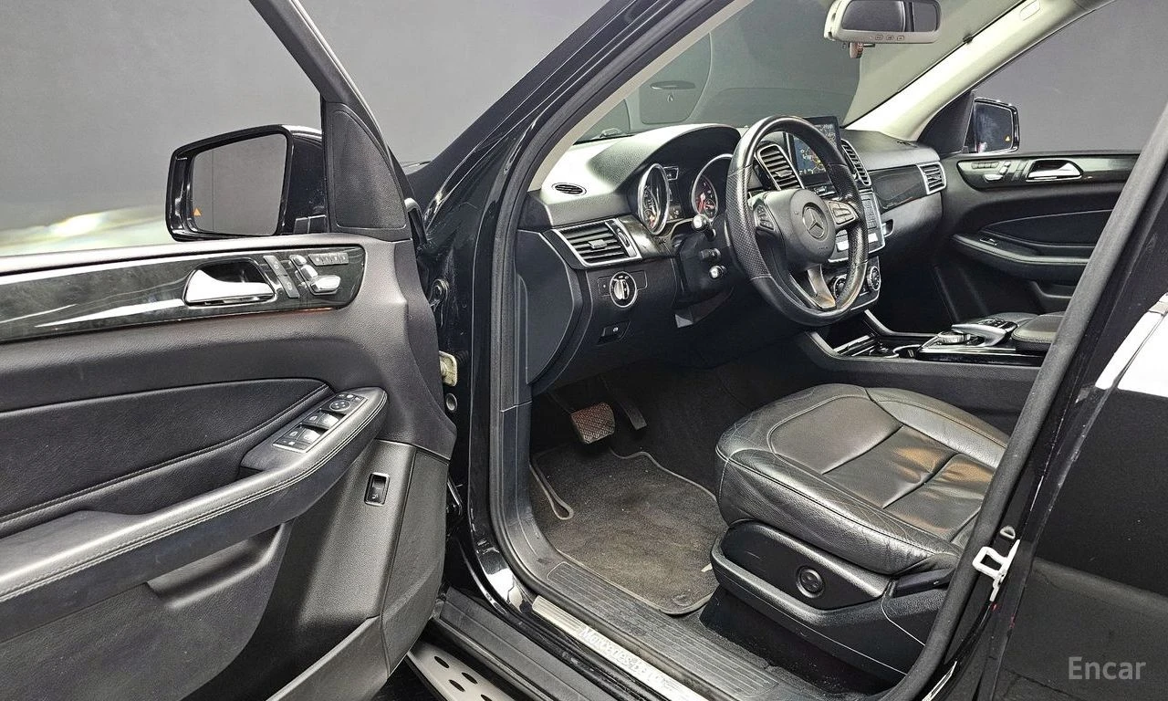 Mercedes-Benz GLE 250 4MATIC* PREMIUM* LANE ASS* ПАНО* НАВИ* ПОДГРЕВ, снимка 8 - Автомобили и джипове - 54755659