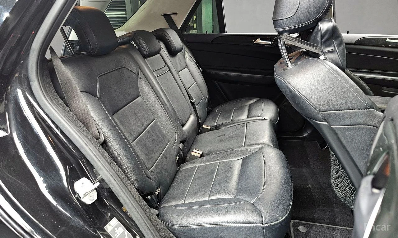 Mercedes-Benz GLE 250 4MATIC* PREMIUM* LANE ASS* ПАНО* НАВИ* ПОДГРЕВ, снимка 9 - Автомобили и джипове - 54755659