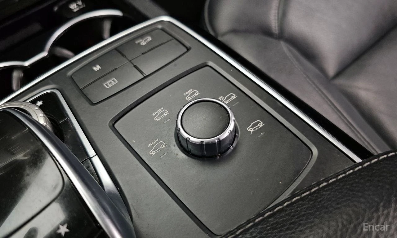 Mercedes-Benz GLE 250 4MATIC* PREMIUM* LANE ASS* ПАНО* НАВИ* ПОДГРЕВ, снимка 15 - Автомобили и джипове - 54755659