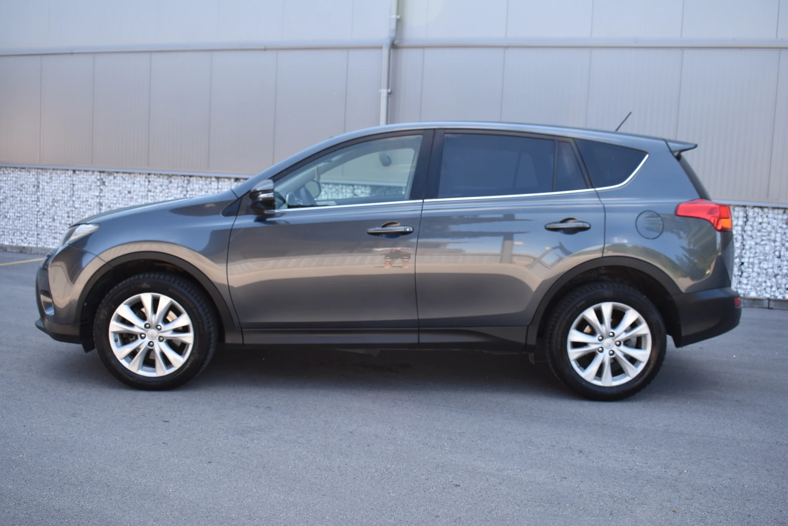 Toyota Rav4 2.0D4D= AWD/4X4= LOUNGE= KEYLESS= КОЖА/НАВИ= ТОП!, снимка 2 - Автомобили и джипове - 55268721