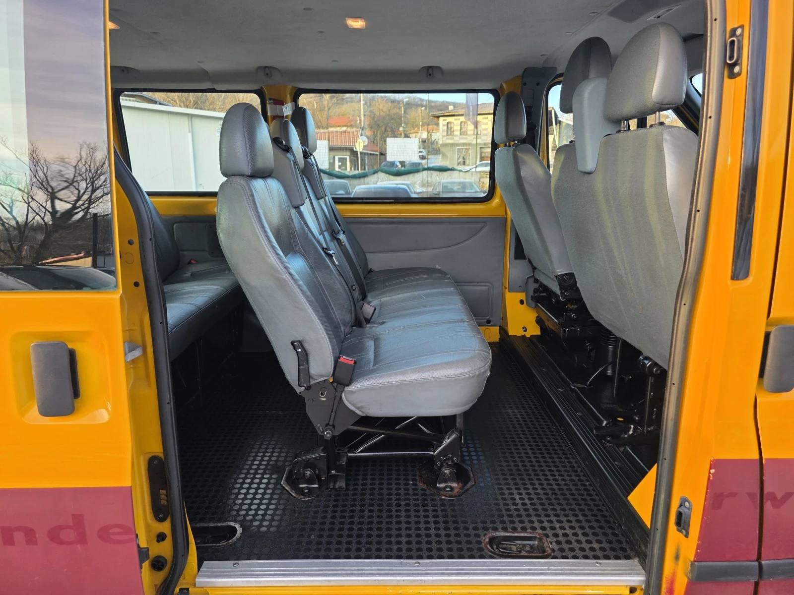 Ford Transit 2.2 TDCI 100 К.С. 9 МЕСТЕН / КЛИМАТИК / ЕВРО 5, снимка 10 - Бусове и автобуси - 53791524