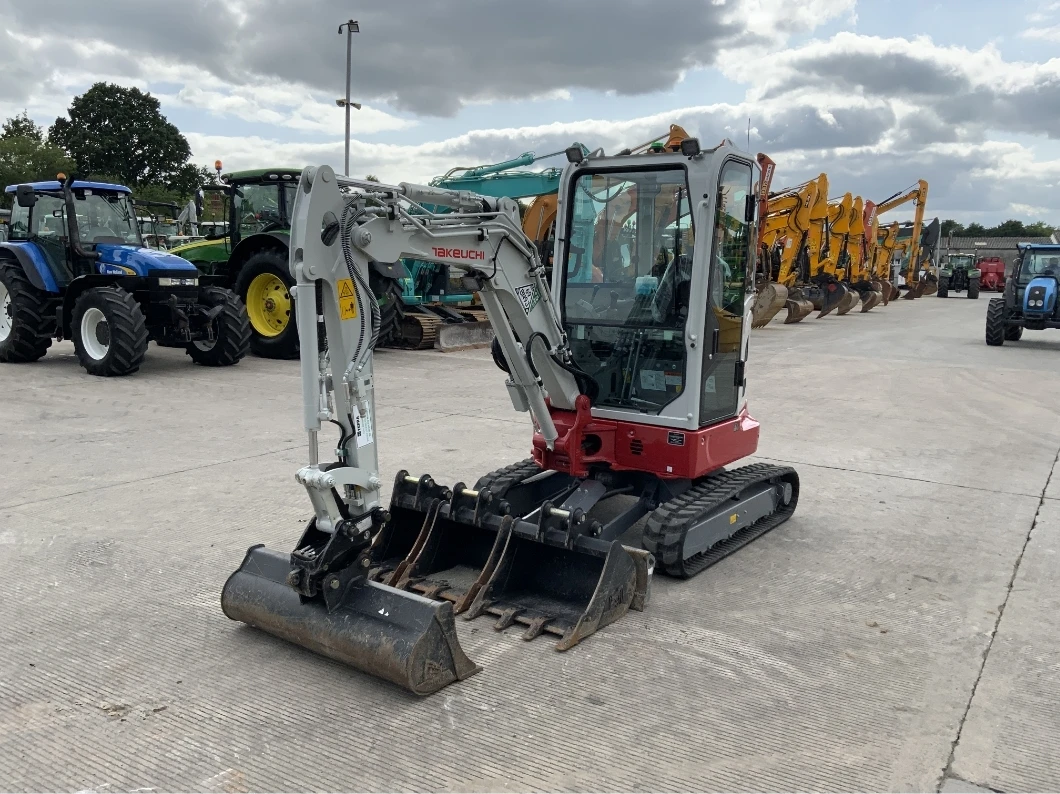 Багер Takeuchi TB325R  лизинг с първоначална вноска 20 % - изображение 2