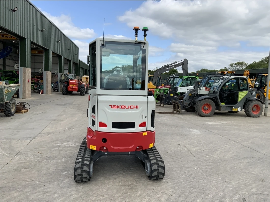 Багер Takeuchi TB325R  лизинг с първоначална вноска 20 % - изображение 4