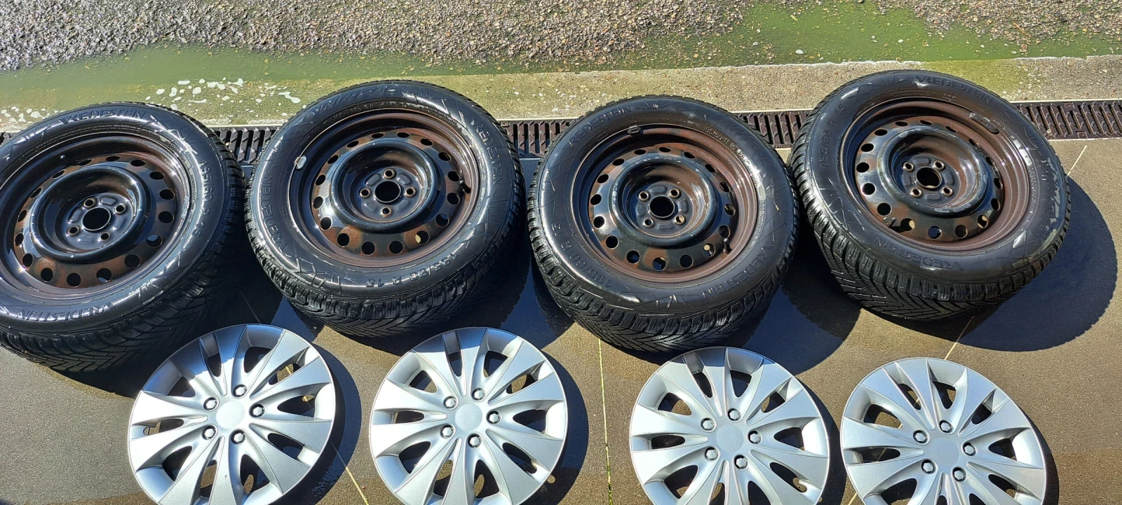 Гуми с джанти Vredestein 195/60R15, снимка 2 - Гуми и джанти - 55307260
