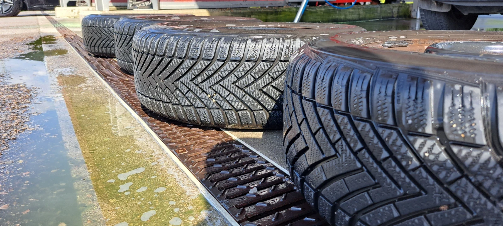 Гуми с джанти Vredestein 195/60R15, снимка 4 - Гуми и джанти - 55307260