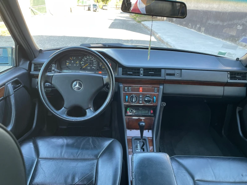 Mercedes-Benz E 260 * климатик * автоматик * v6, снимка 13 - Автомобили и джипове - 47496651