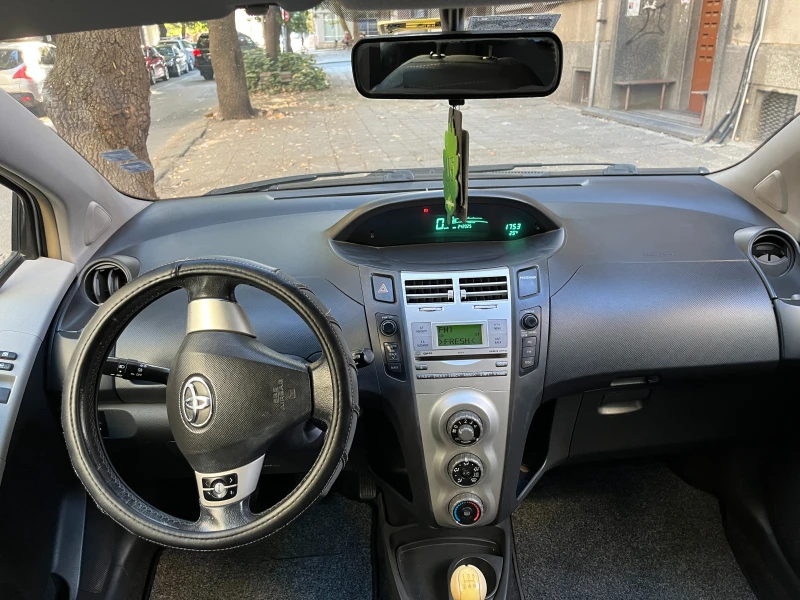 Toyota Yaris, снимка 10 - Автомобили и джипове - 47231271