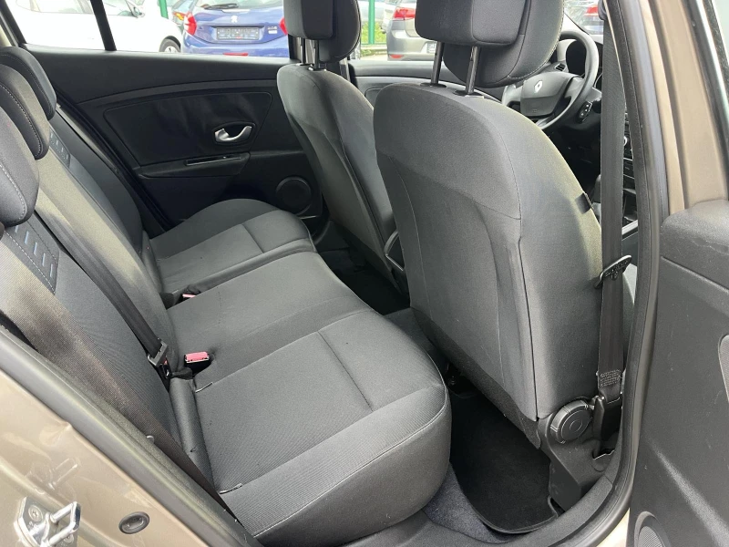 Renault Megane 1.5 DISEL, снимка 15 - Автомобили и джипове - 52525474