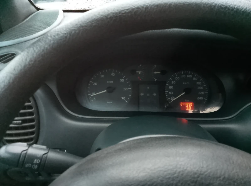 Renault Scenic, снимка 5 - Автомобили и джипове - 53440350