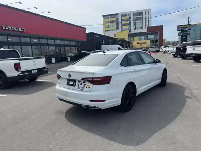 VW Jetta * EXECLINE * PANO * BEATS * ОБУДХВАНЕ* CARPLAY, снимка 7 - Автомобили и джипове - 54182857