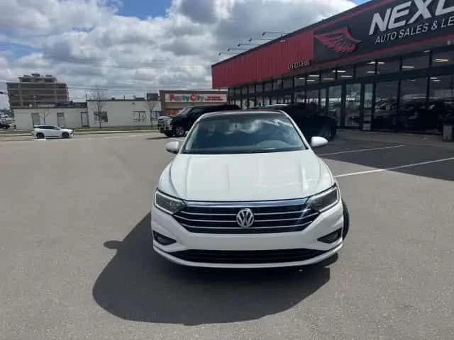 VW Jetta * EXECLINE * PANO * BEATS * ОБУДХВАНЕ* CARPLAY, снимка 2 - Автомобили и джипове - 54182857