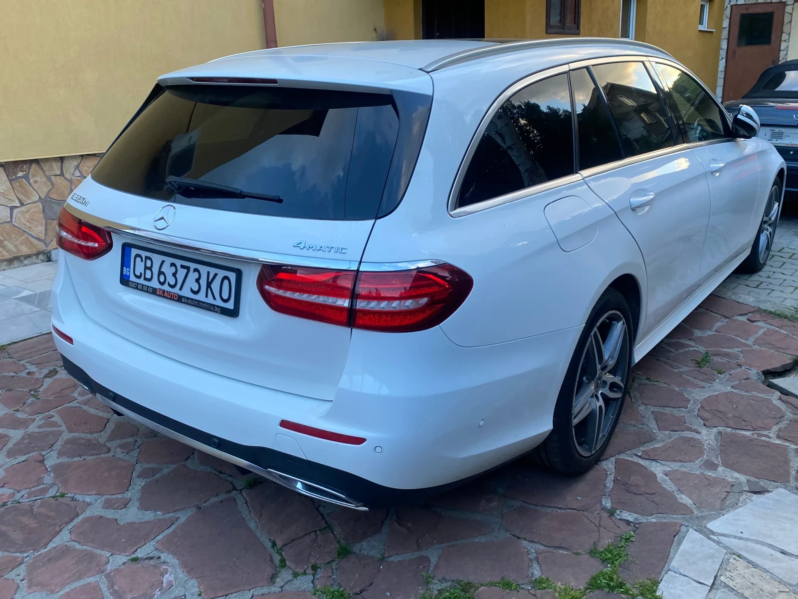 Mercedes-Benz E 350 AMG-4MATIK-AIRMATIK-DIGITALCOCKPIT-PANO-DIST-HUD9G - изображение 4