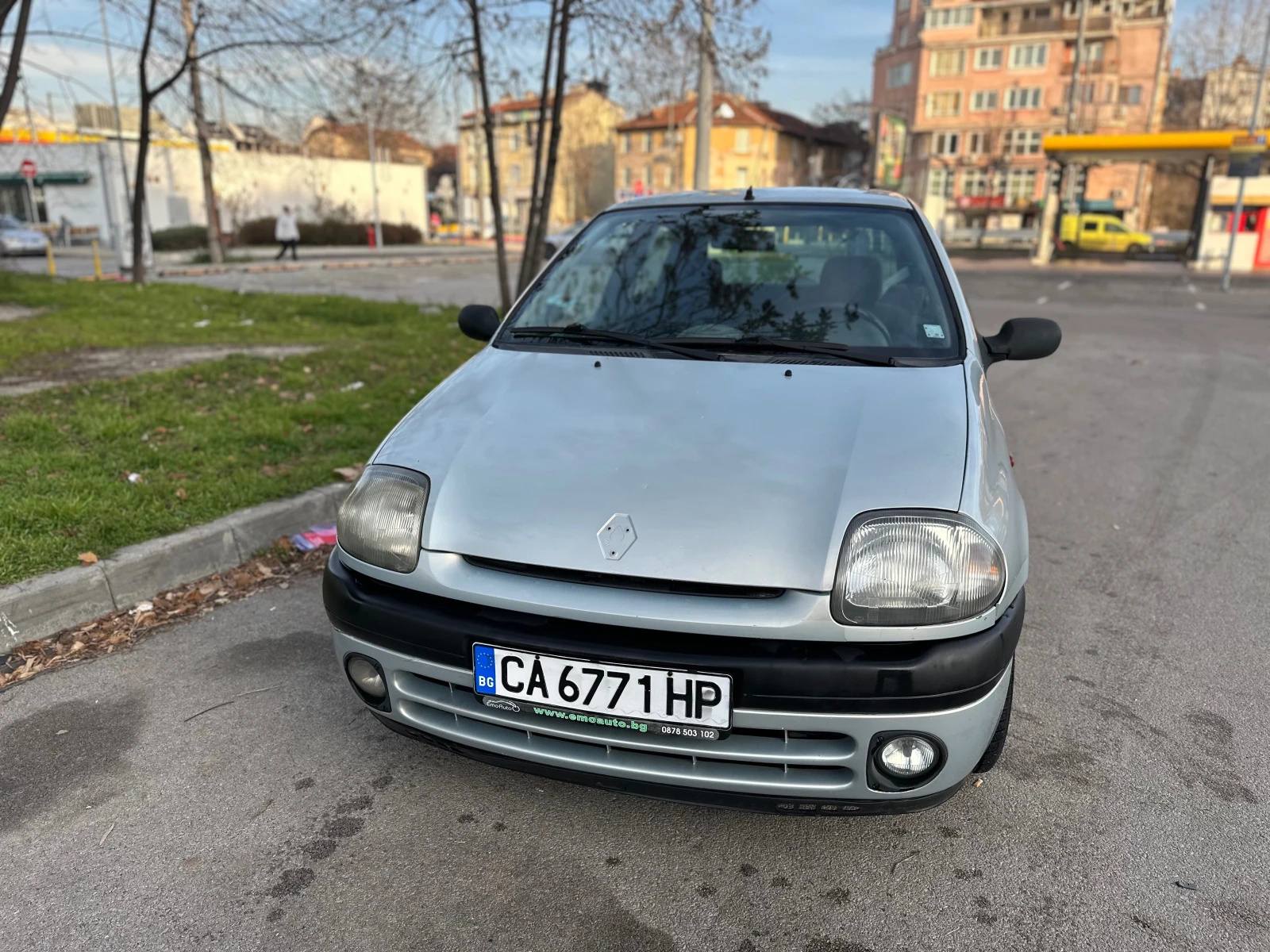 Renault Clio 1.2L L4 SOHC 8V - изображение 2